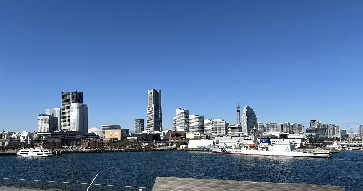 Vista diurna del distrito Minato Mirai 21 de Yokohama (Japón) desde el muelle de Ōsanbashi (imagen ilustrativa, 2024)