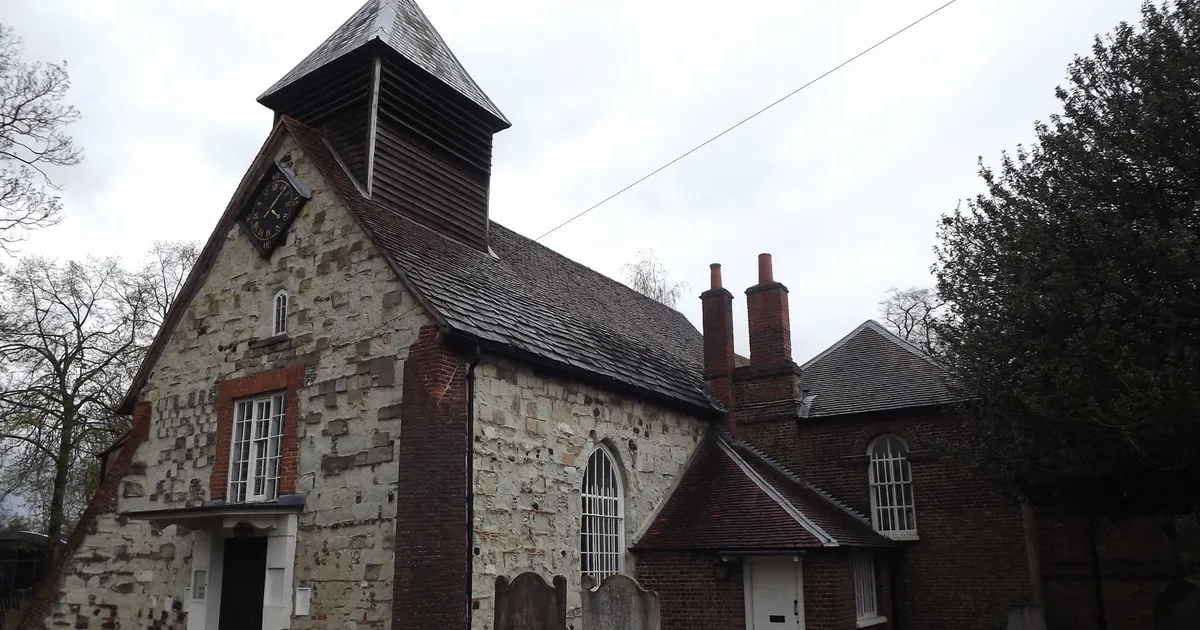 Iglesia antigua de Esher (Surrey, Inglaterra), localidad donde se celebró la feria CRE 2026 (imagen ilustrativa, tomada en 2012; no muestra el evento ni a sus participantes)